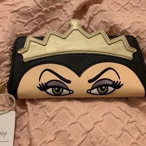 Disney Loungefly evil queen wallet NWT